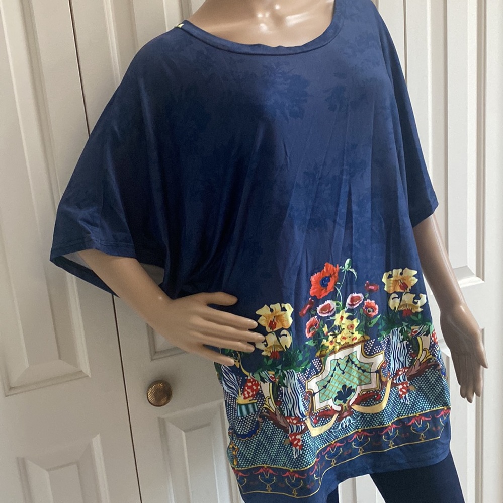 NWOT Love U Dear Womens 1X Adorable Bat Wing Navy Blouse. Floral and fun. - Picture 2 of 13